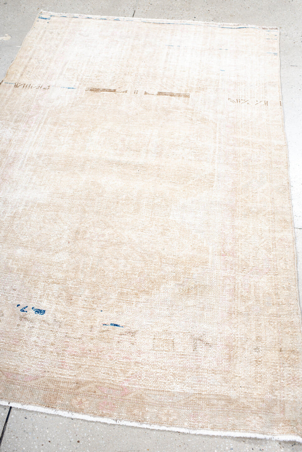 4' x 6' one-of-a-kind handmade antique Hamadan small size rug. Color palette: ivory, cream, beige, taupe, faint rose