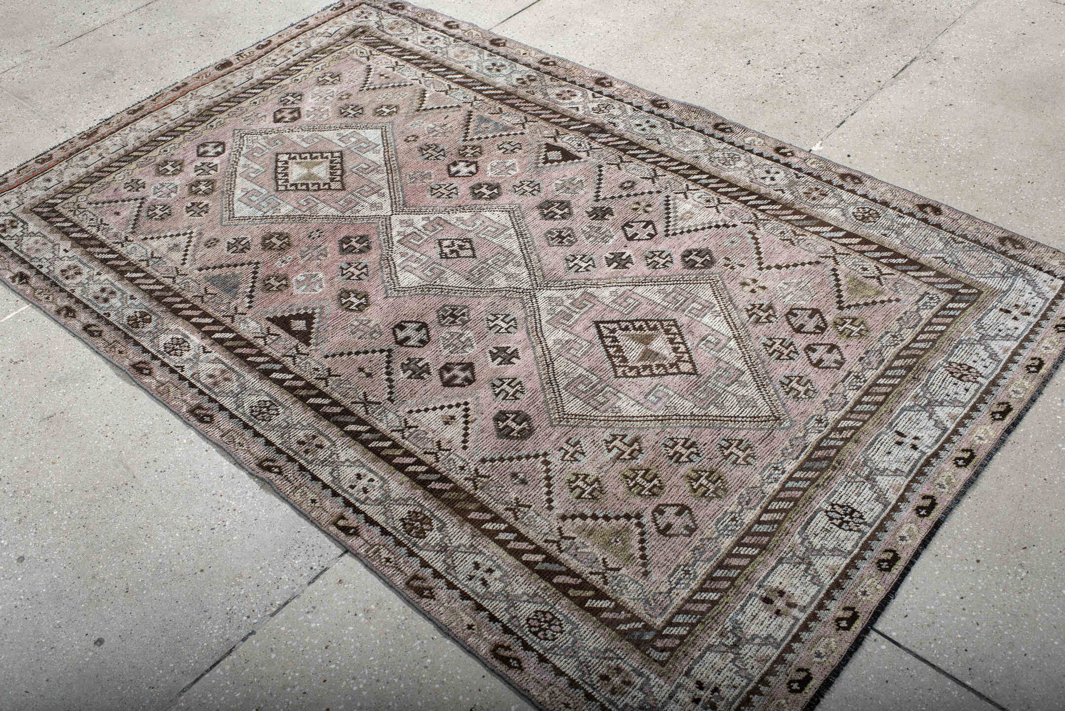 4' x 7' one-of-a-kind handmade vintage Shiraz rug. Color palette: black, brown, dark gray, dim gray, gainsboro, gray