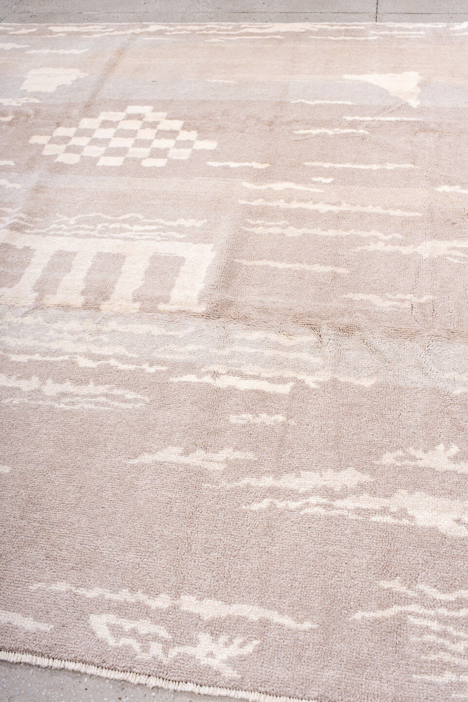 8' x 9' one-of-a-kind handmade vintage Kars rug. Color palette: blush, ivory, taupe, cream, pink, beige, gray