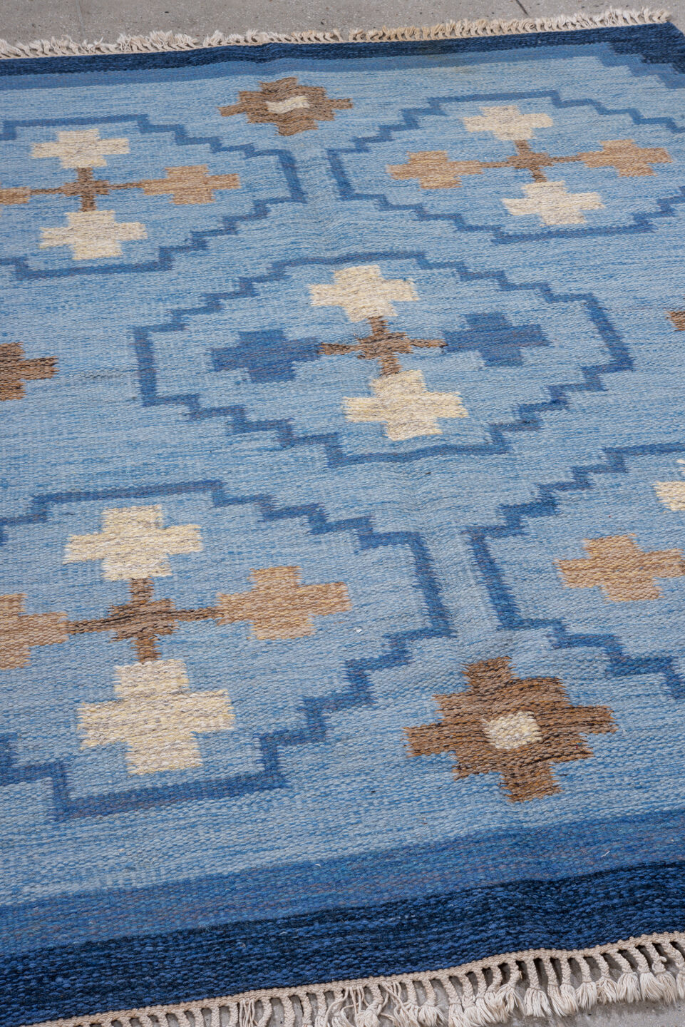 5' x 7' one-of-a-kind handmade vintage Rollaken rug. Color palette: blue, brown, gainsboro, gray, light blue, light gray