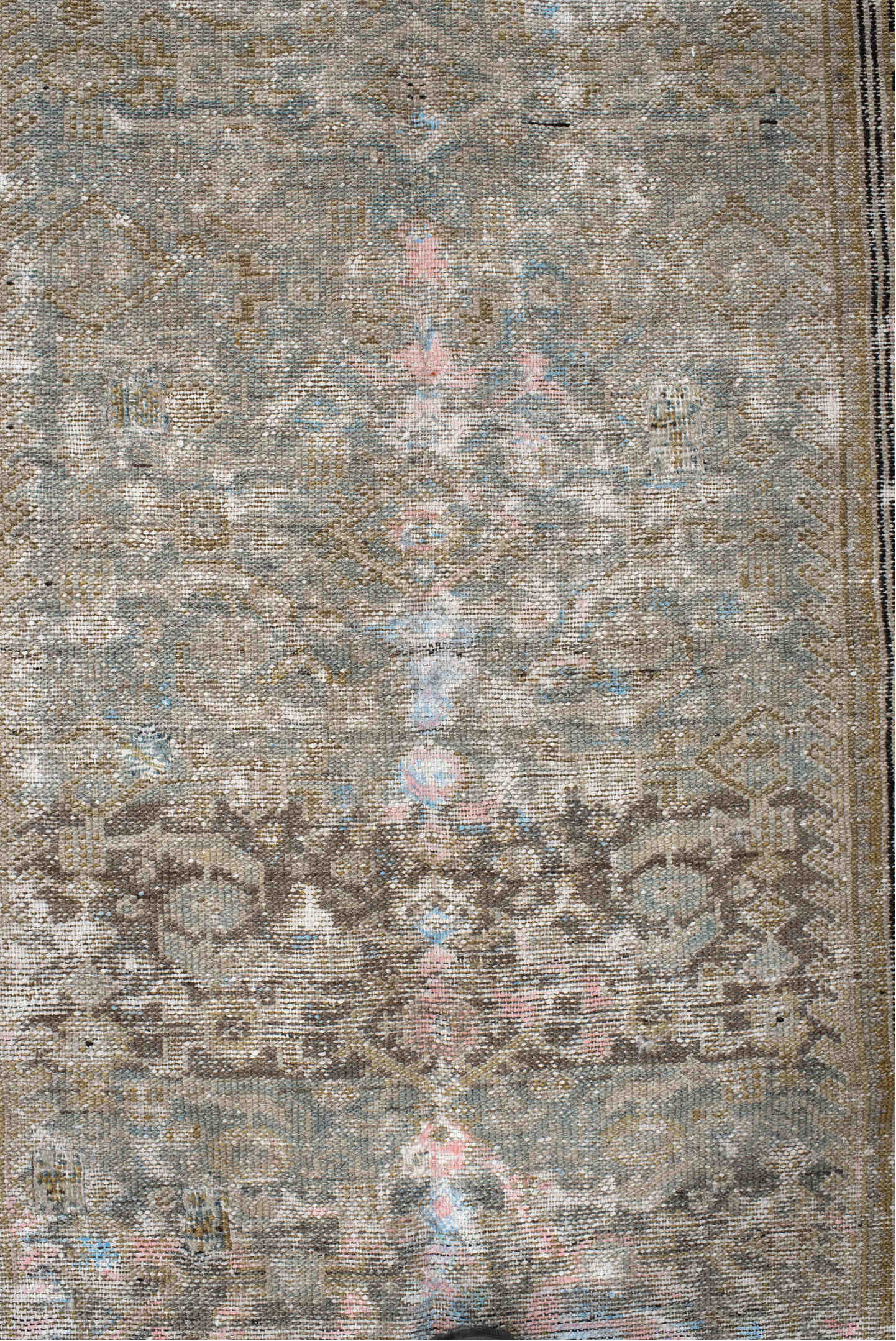 5' x 9' one-of-a-kind handmade vintage Malayer medium size rug. Color palette: gainsboro, gray, light gray, off-white