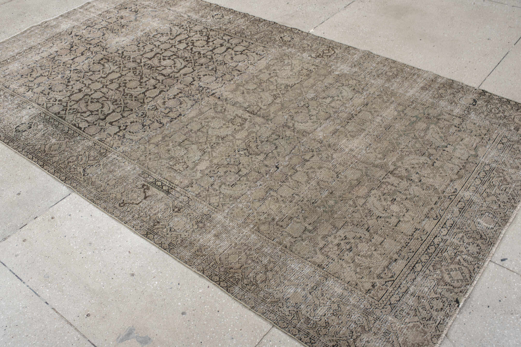 5' x 9' one-of-a-kind handmade vintage Malayer medium size rug. Color palette: taupe, beige, charcoal, ivory, greige, gray