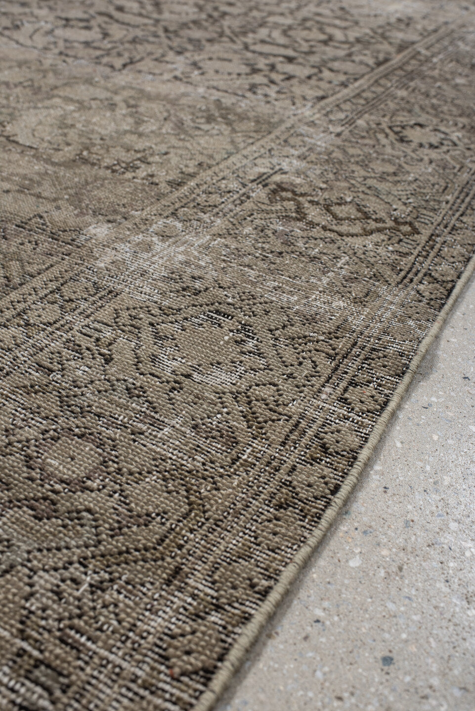 5' x 9' one-of-a-kind handmade vintage Malayer medium size rug. Color palette: taupe, beige, charcoal, ivory, greige, gray