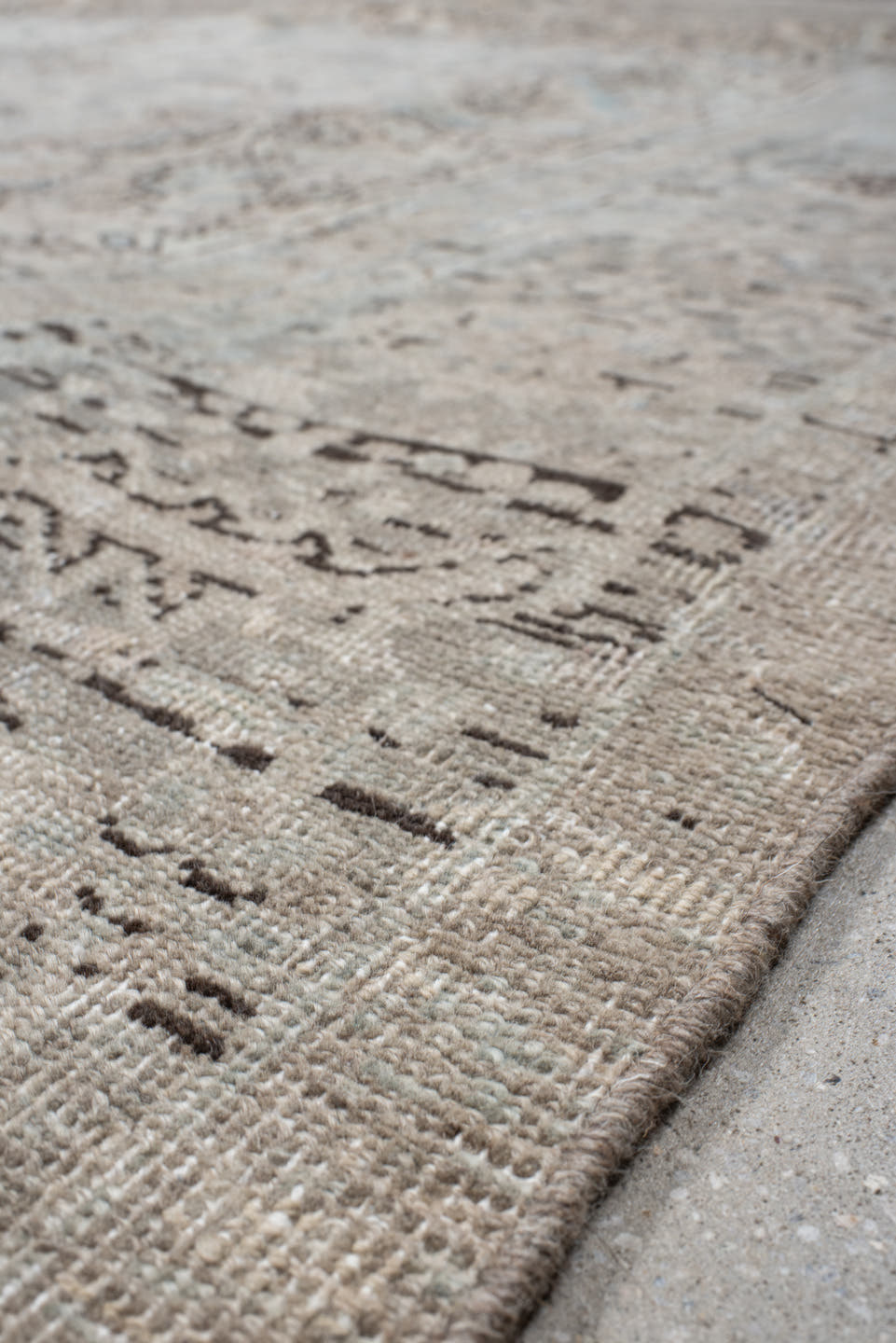 10' x 13' one-of-a-kind handmade antique Heriz large size rug. Color palette: ivory, pale blue, taupe, beige, charcoal