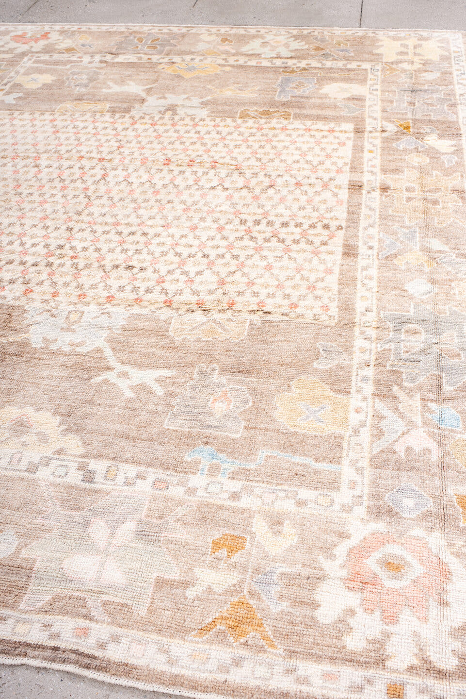 8' x 10' one-of-a-kind handmade vintage Oushak large size rug. Color palette: taupe, ivory, cream, blush, pale gold