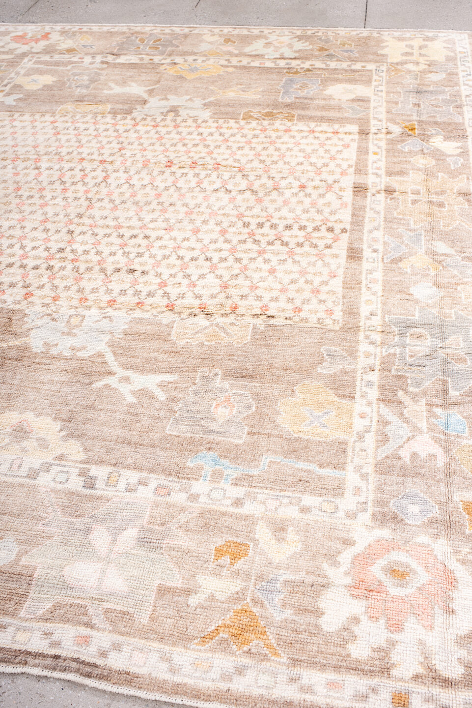 8' x 10' one-of-a-kind handmade vintage Oushak large size rug. Color palette: taupe, ivory, cream, blush, pale gold