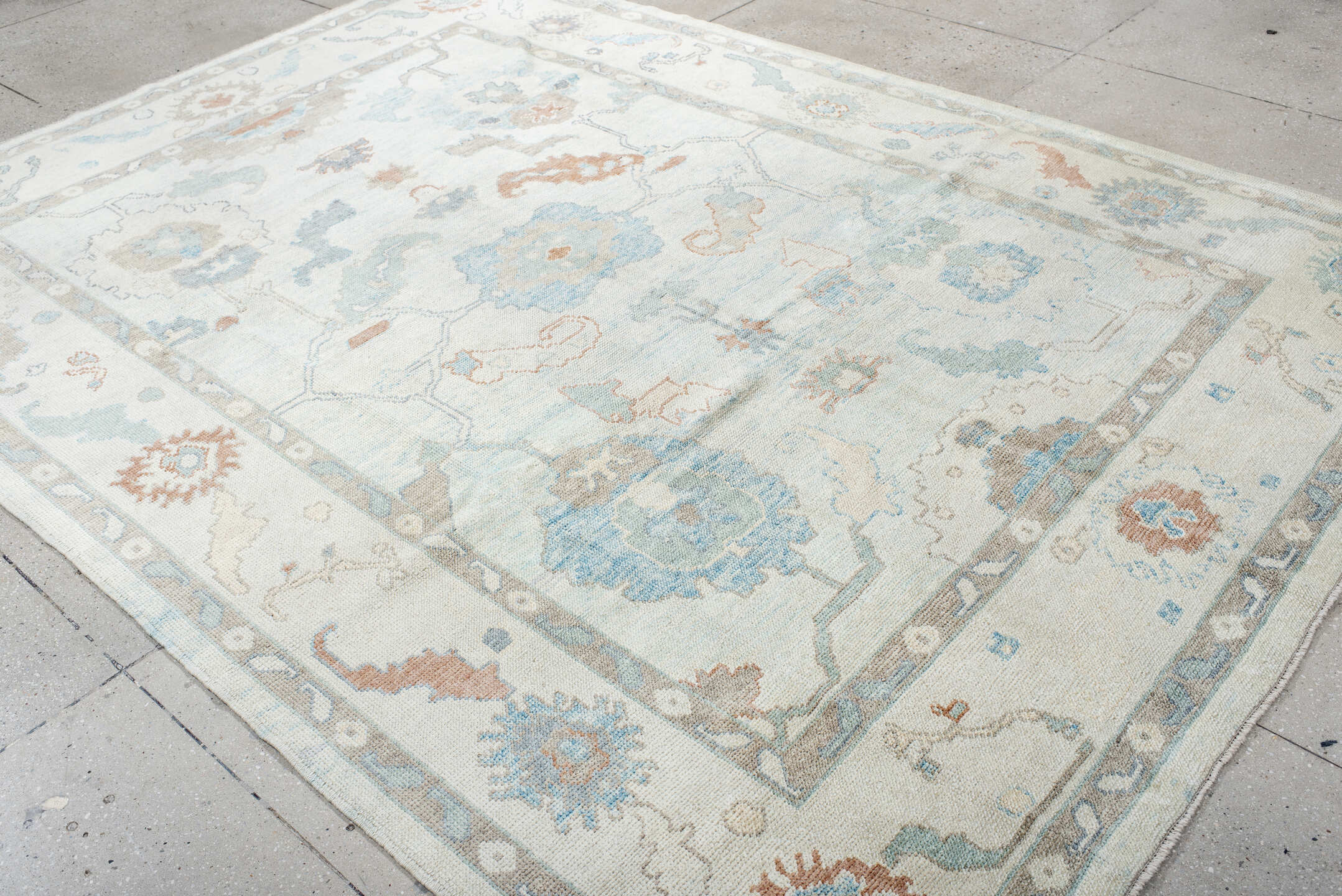 7' x 10' one-of-a-kind handmade vintage Oushak large size rug. Color palette: brown, dark gray, floral white, gainsboro