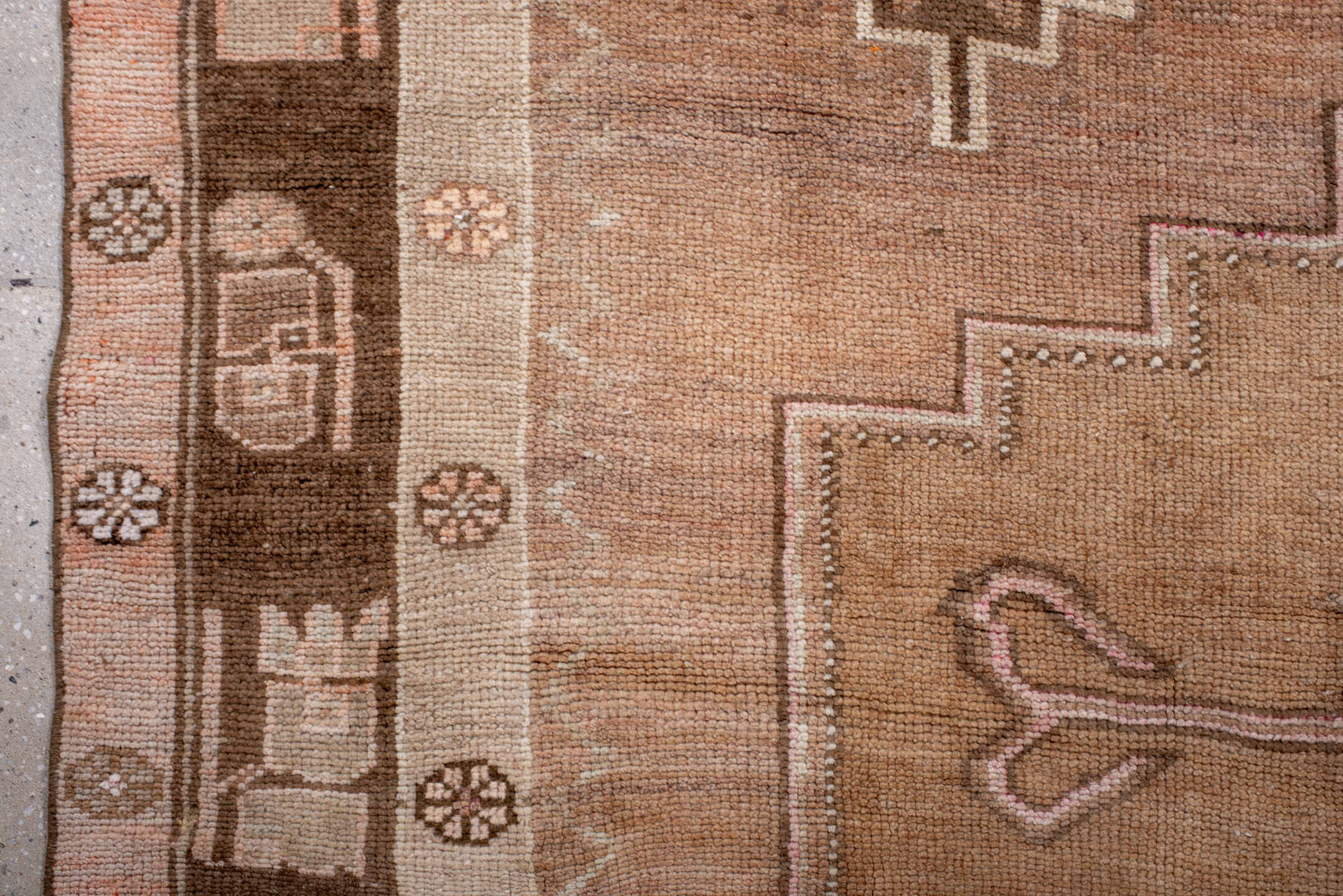 7' x 10' one-of-a-kind handmade vintage Kars large size rug. Color palette: brown, gray, light gray, off-white, orange, pink