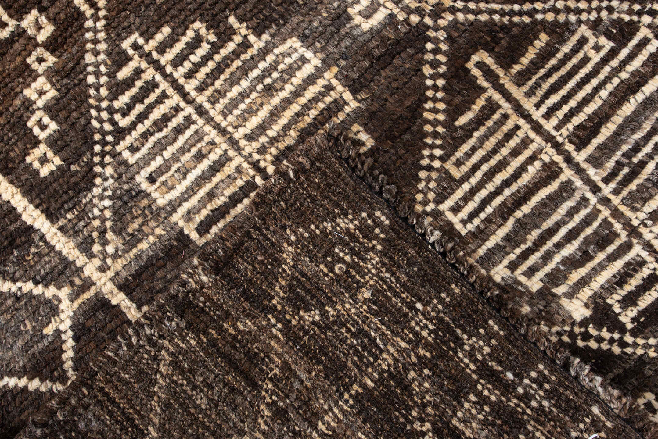 3' x 5' one-of-a-kind handmade vintage Moroccan small size rug. Color palette: antiquewhite, bisque, blanched almond, brown