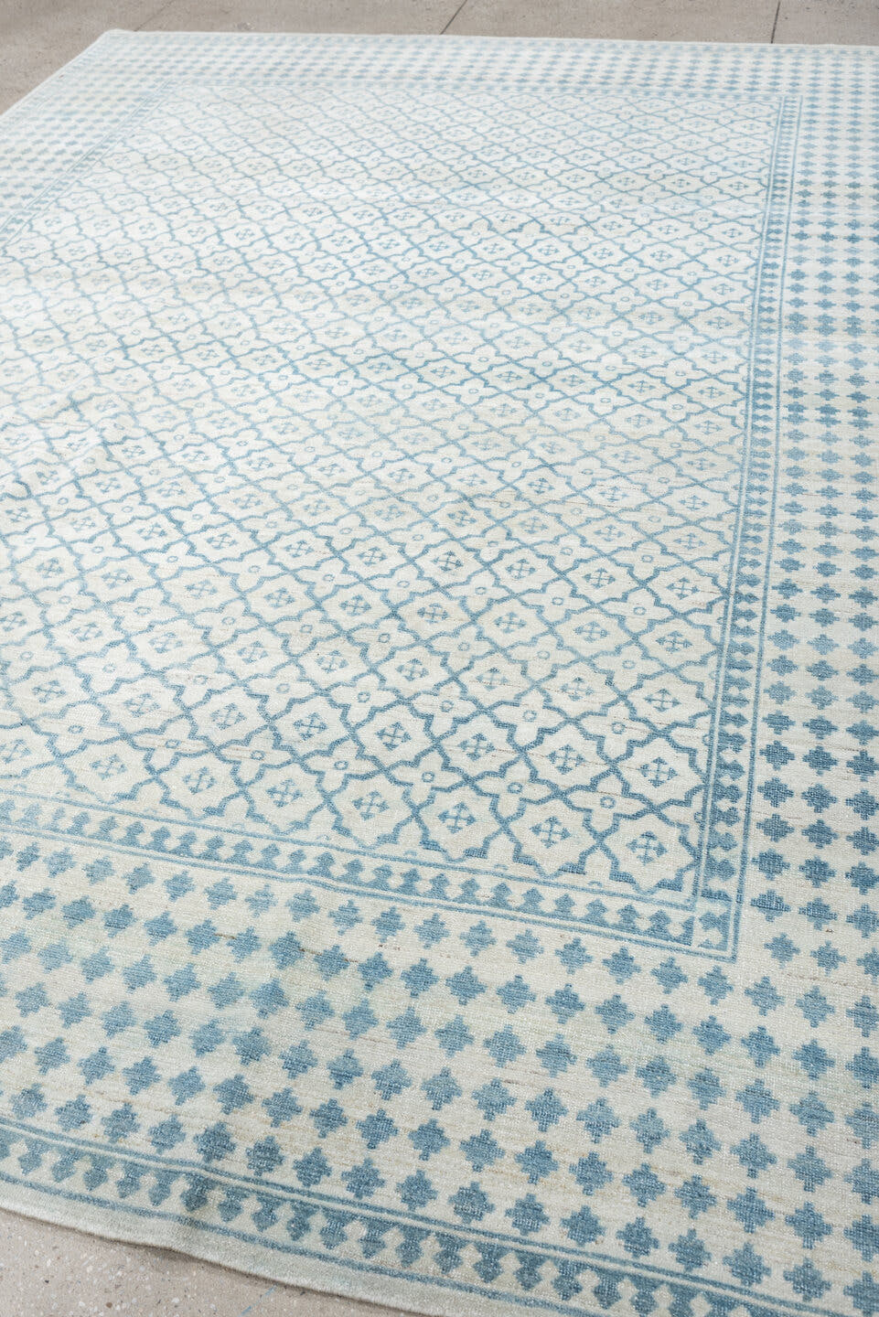 8' x 10' one-of-a-kind handmade antique Sivas large size rug. Color palette: ivory, pale blue, sky blue, cream, light aqua