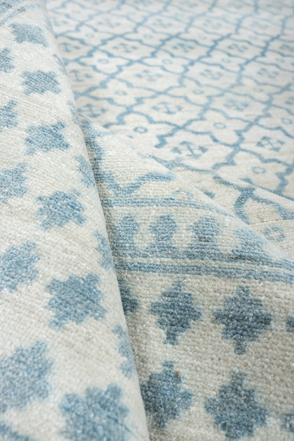8' x 10' one-of-a-kind handmade antique Sivas large size rug. Color palette: ivory, pale blue, sky blue, cream, light aqua