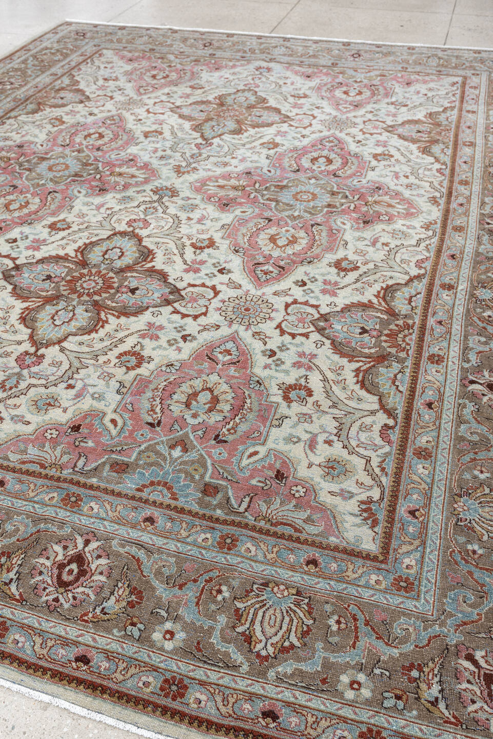 9' x 11' one-of-a-kind handmade antique Sarouk large size rug. Color palette: ivory, taupe, dusty rose, teal, terracotta