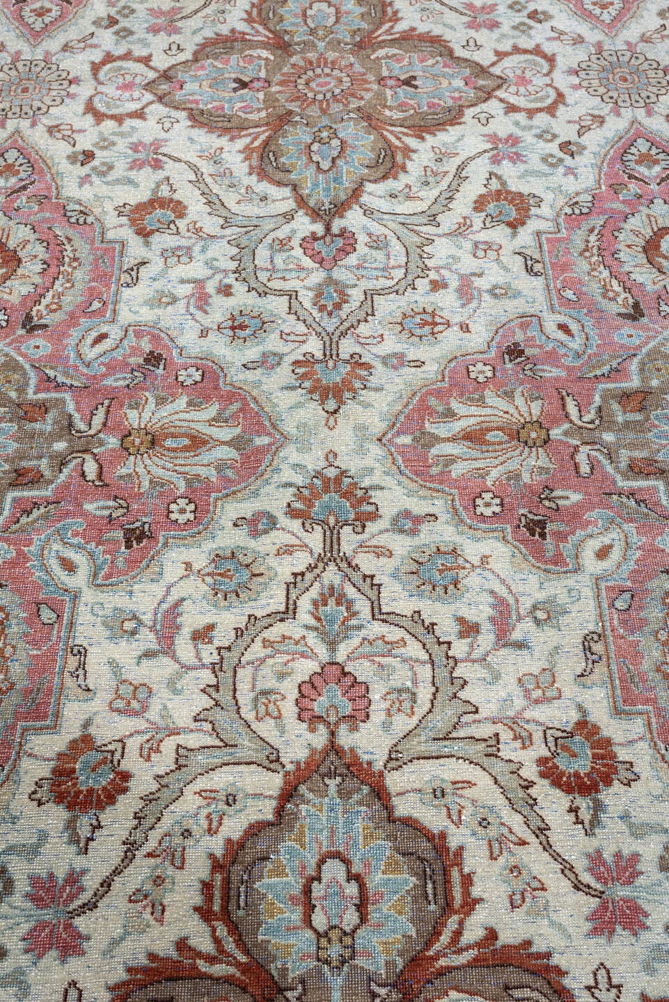 9' x 11' one-of-a-kind handmade antique Sarouk large size rug. Color palette: ivory, taupe, dusty rose, teal, terracotta