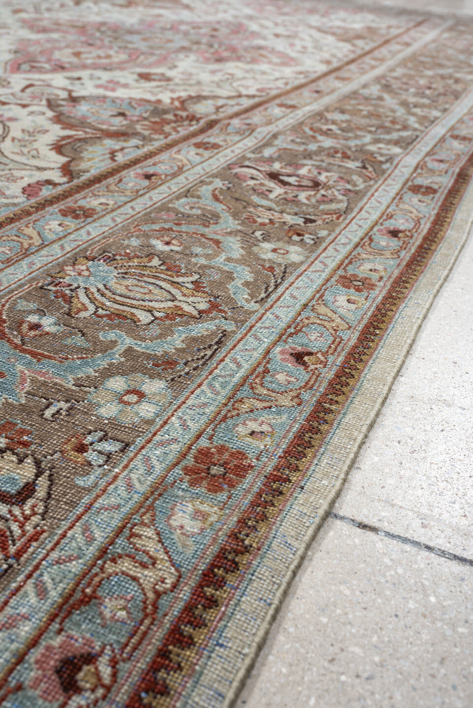 9' x 11' one-of-a-kind handmade antique Sarouk large size rug. Color palette: ivory, taupe, dusty rose, teal, terracotta