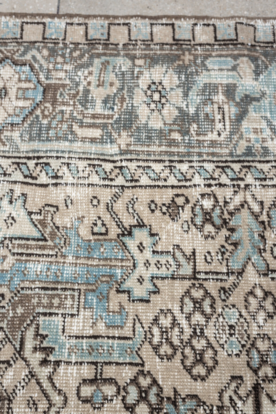 5' x 7' one-of-a-kind handmade antique Heriz medium size rug. Color palette: ivory, blue gray, aqua, charcoal, taupe, cream