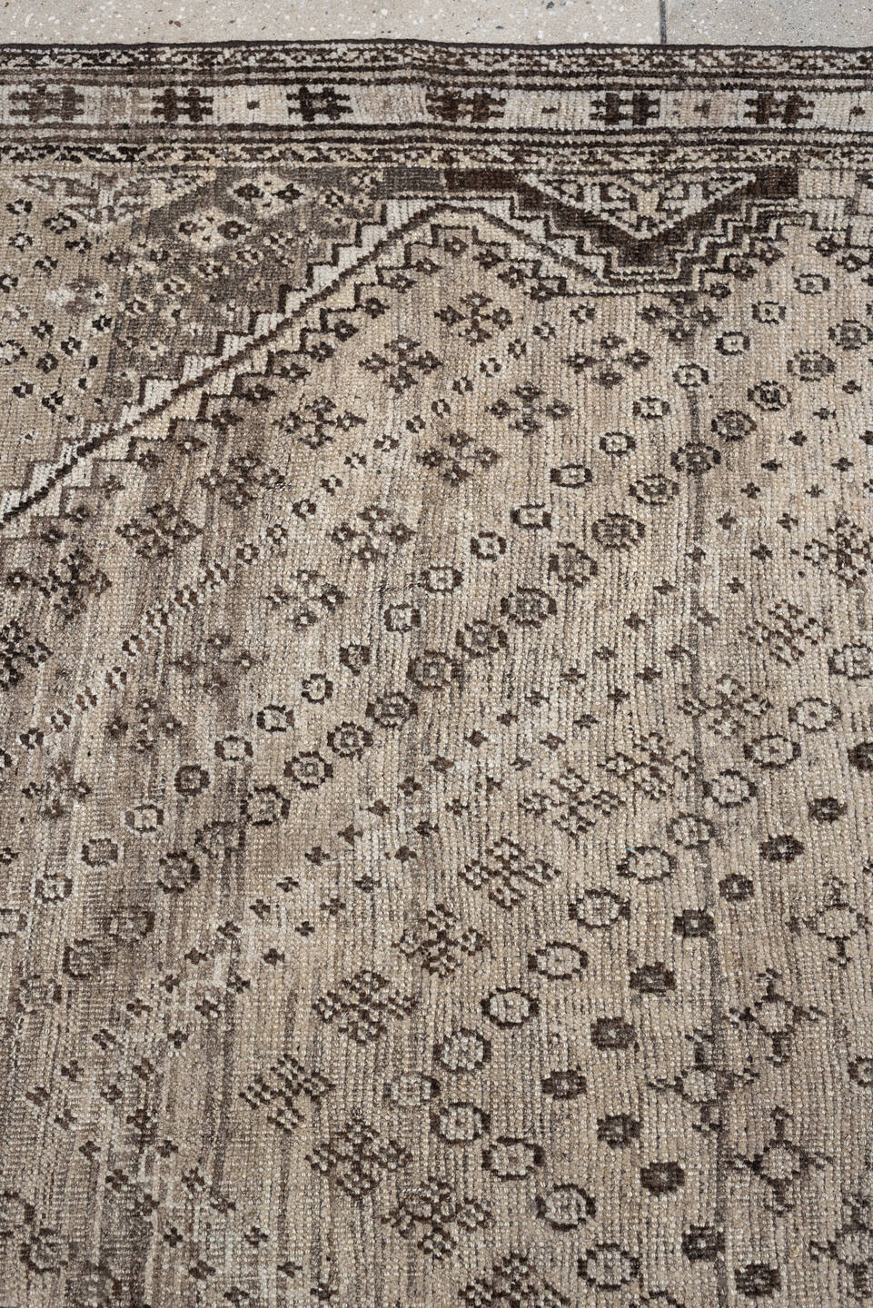 5' x 9' one-of-a-kind handmade antique Shiraz medium size rug. Color palette: ivory, taupe, charcoal, brown, camel, ebony