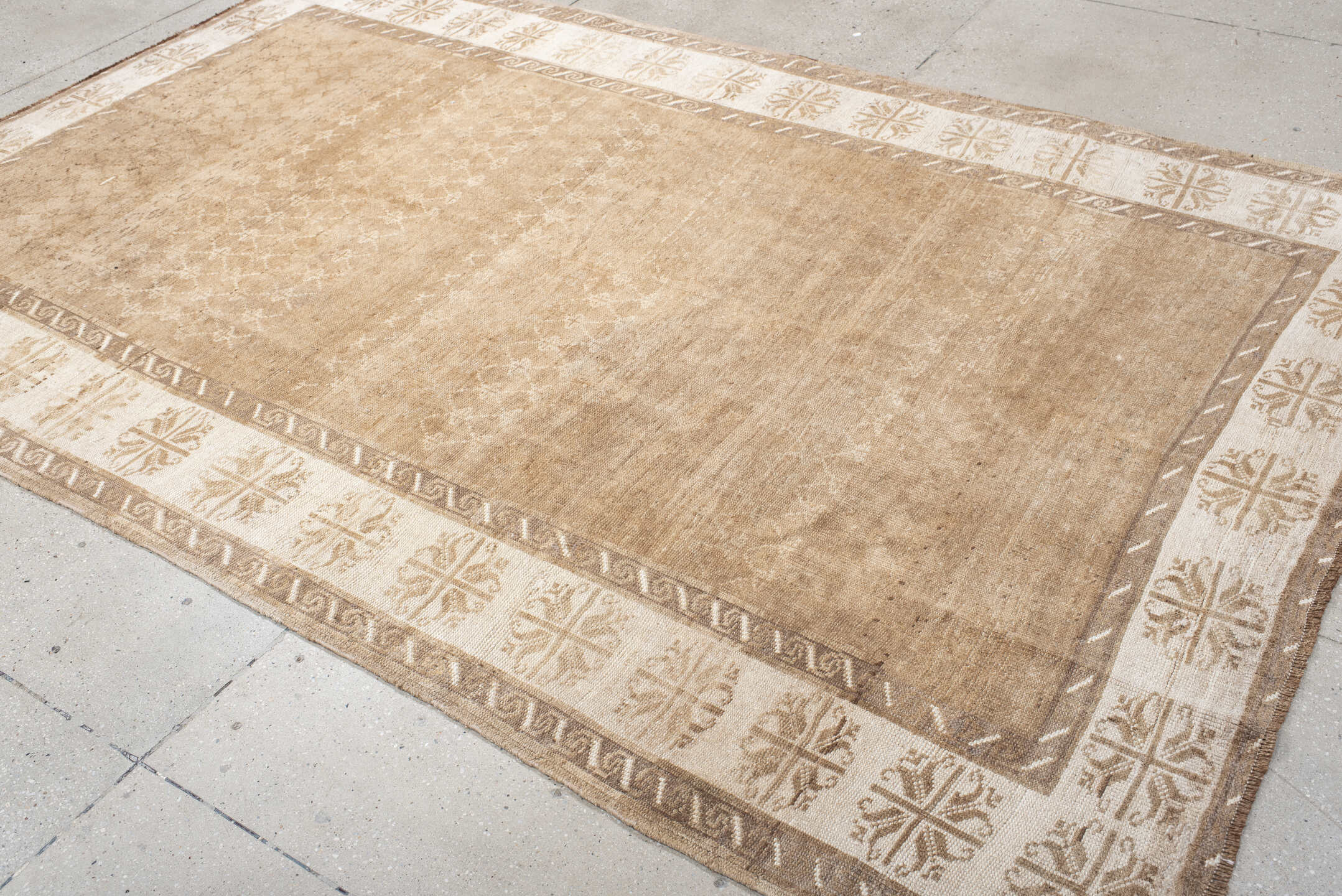 6' x 9' one-of-a-kind handmade vintage Kars medium size rug. Color palette: off-white, orange, brown, light gray, gray, pink