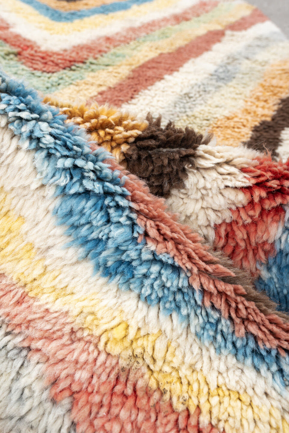 4' x 6' one-of-a-kind handmade vintage Moroccan small size rug. Color palette: ivory, peach, sky_blue, blush, brown
