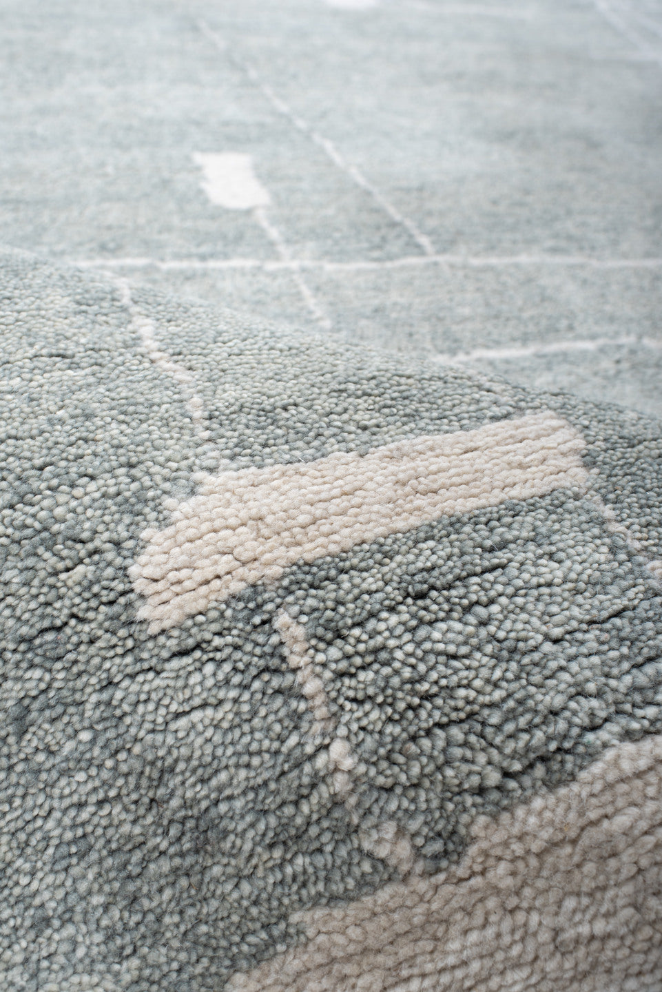 8' x 10' one-of-a-kind handmade vintage Tribeca large size rug. Color palette: pale blue, ivory, silver, mist, light blue