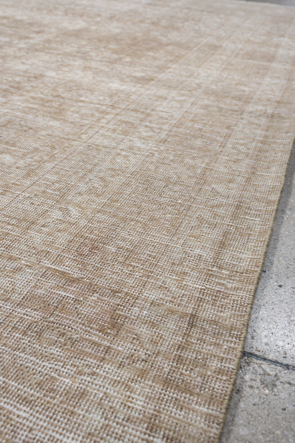 7' x 10' one-of-a-kind handmade antique Mahal large size rug. Color palette: ivory, beige, taupe, sand, cream, gray