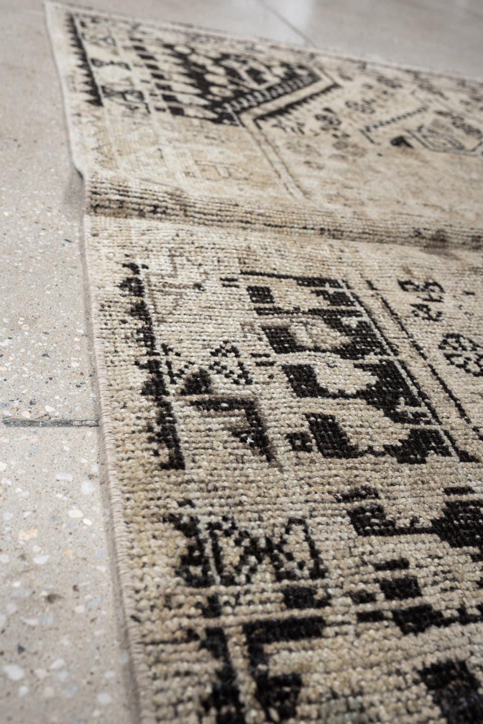 3' x 5' one-of-a-kind handmade antique Shiraz small size rug. Color palette: ivory, charcoal, taupe, gray, cream, black