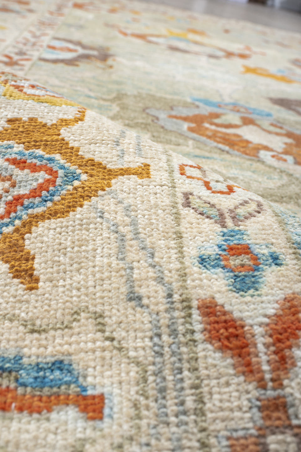 8' x 10' one-of-a-kind handmade vintage Sultanabad large size rug. Color palette: aqua, ivory, rust, sky blue, taupe, gold