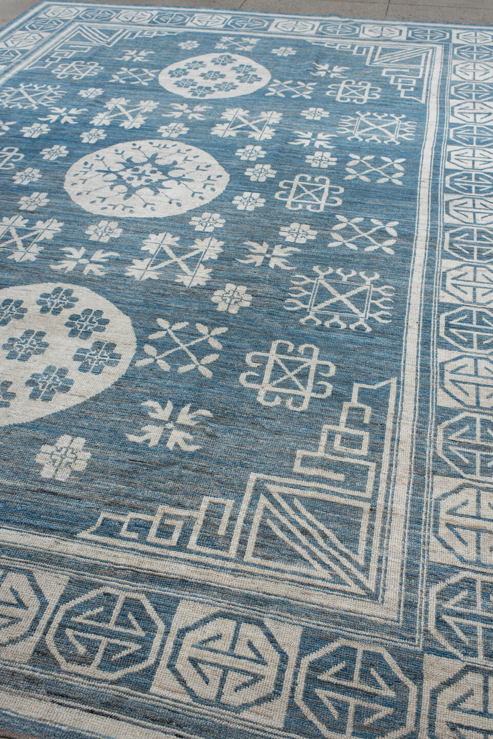 9' x 14' one-of-a-kind handmade vintage Oushak large size rug. Color palette: blue, ivory, slate, cream, gray