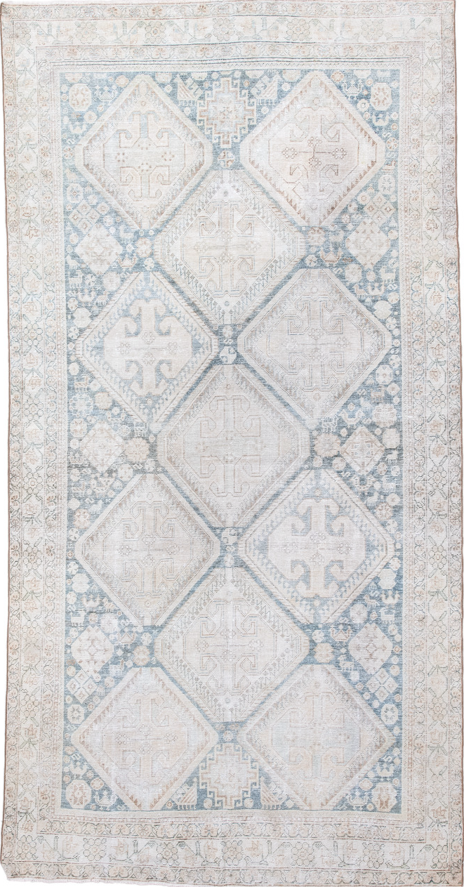 5' x 9' one-of-a-kind handmade vintage Farahan medium size rug. Color palette: dark gray, gainsboro, gray, light blue