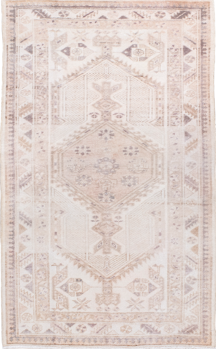 3' x 5' one-of-a-kind handmade vintage Sarab small size rug. Color palette: brown, gainsboro, gray, lavender blush