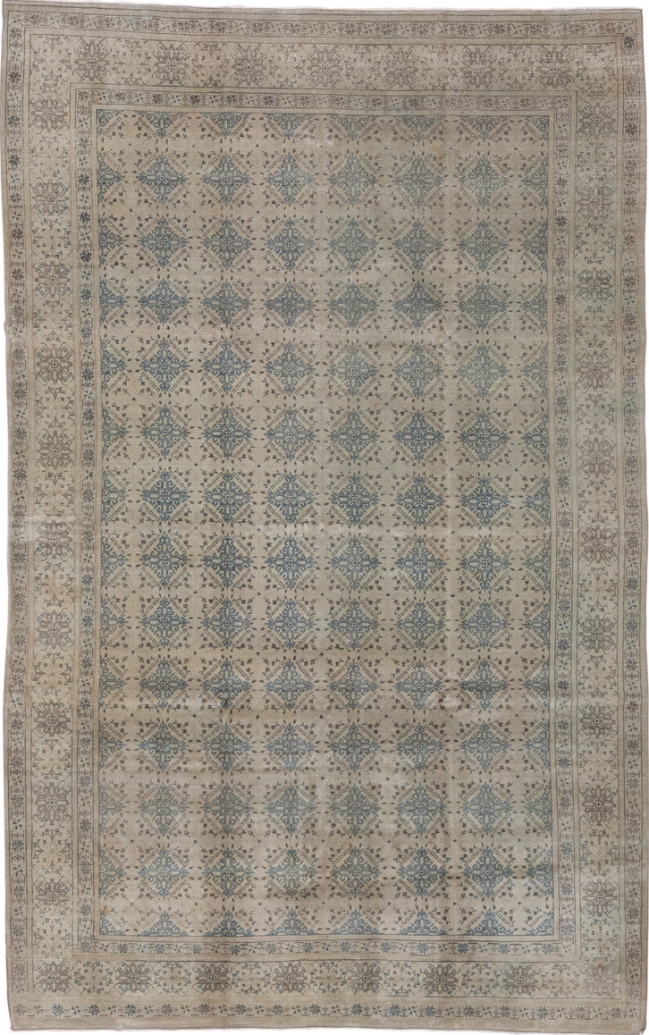 6' x 10' one-of-a-kind handmade vintage Sivas large size rug. Color palette: dim gray, gray, light gray, off-white, snow