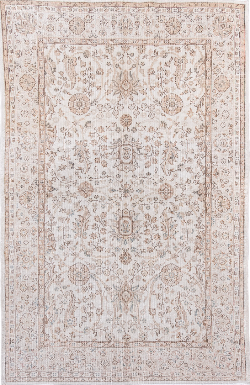 5' x 7' one-of-a-kind handmade vintage Sparta rug. Color palette: dark gray, gainsboro, gray, light gray, linen, off-white