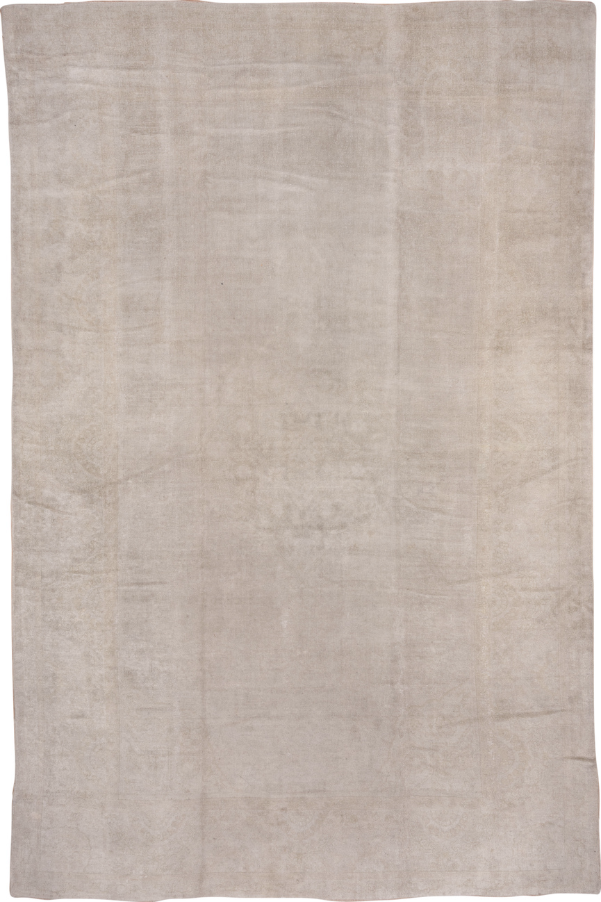 11' x 17' one-of-a-kind handmade vintage Oushak oversize rug. Color palette: gainsboro, gray, light gray, off-white, silver