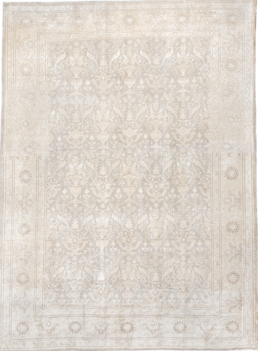 8' x 11' one-of-a-kind handmade vintage Sivas large size rug. Color palette: antiquewhite, gainsboro, gray, light gray