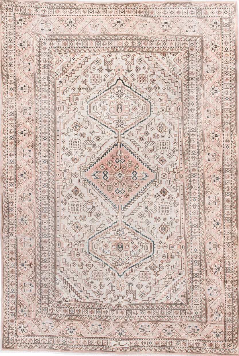 5' x 8' one-of-a-kind handmade vintage Sivas medium size rug. Color palette: dim gray, gray, light gray, linen, misty rose