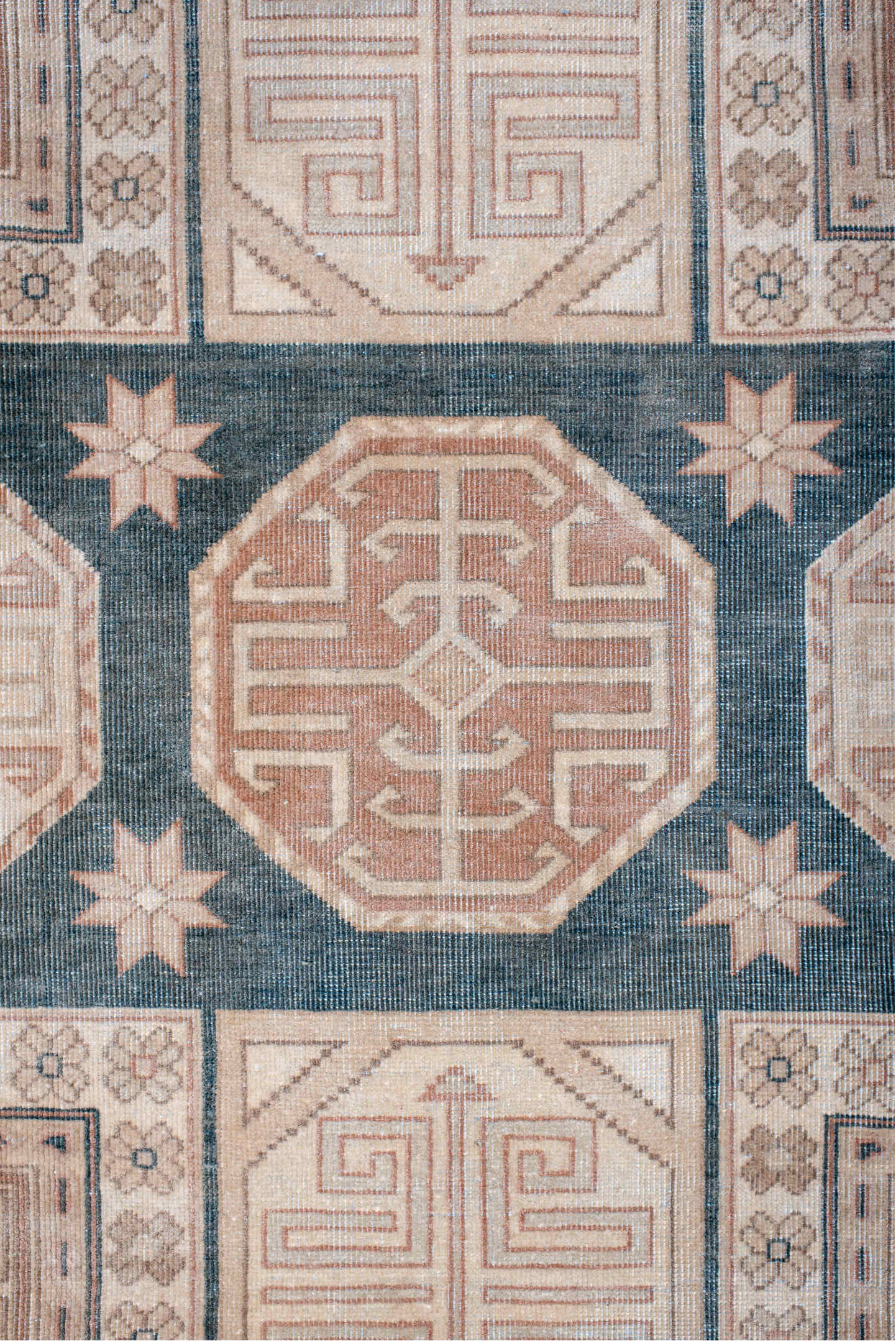 6' x 10' one-of-a-kind handmade vintage Sparta large size rug. Color palette: black, blue, brown, charcoal, gainsboro, gray