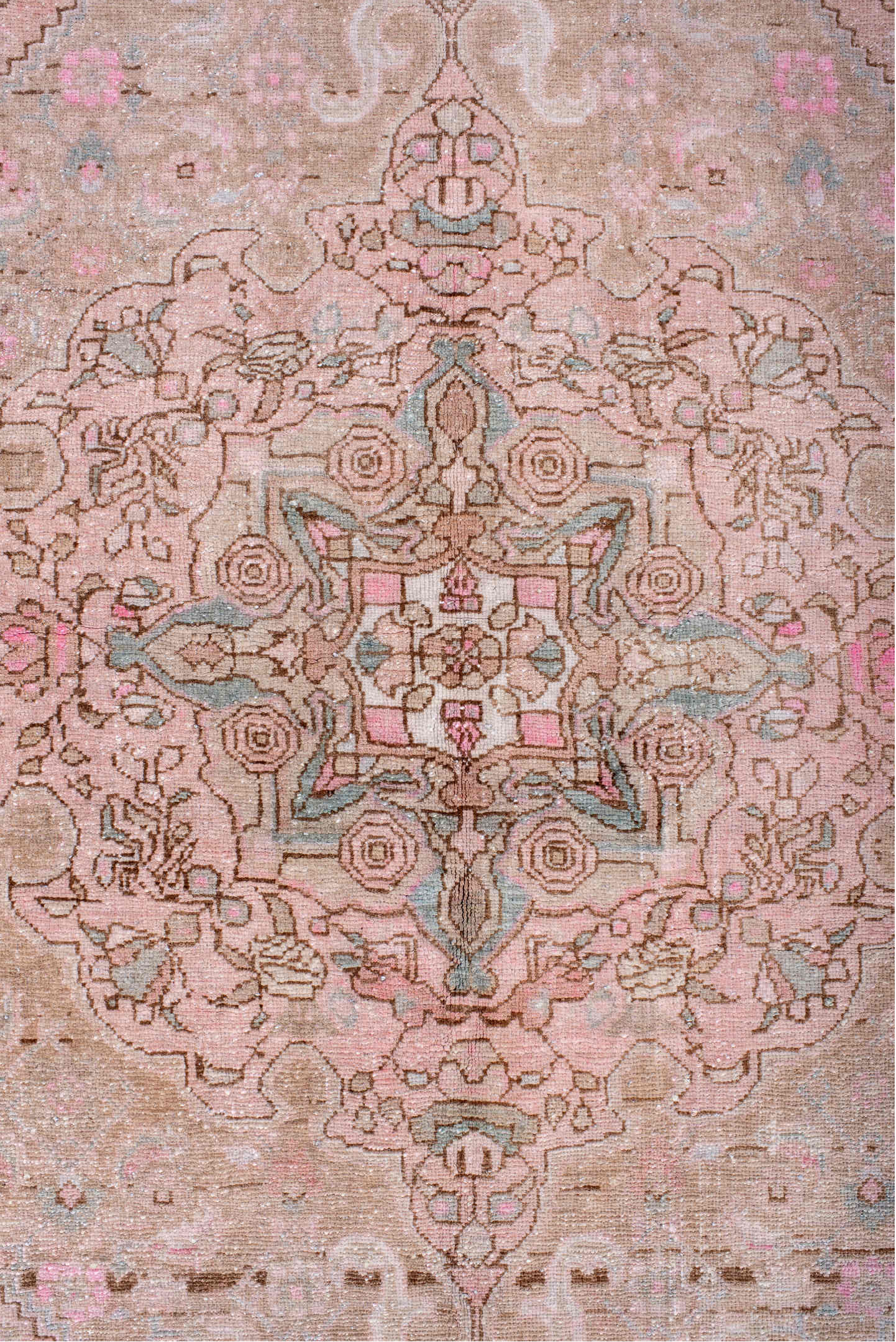 4' x 6' one-of-a-kind handmade vintage Sarouk small size rug. Color palette: antiquewhite, brown, gray, light gray