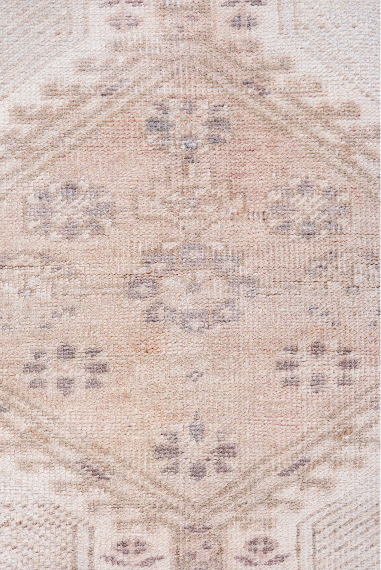 3' x 5' one-of-a-kind handmade vintage Sarab small size rug. Color palette: brown, gainsboro, gray, lavender blush