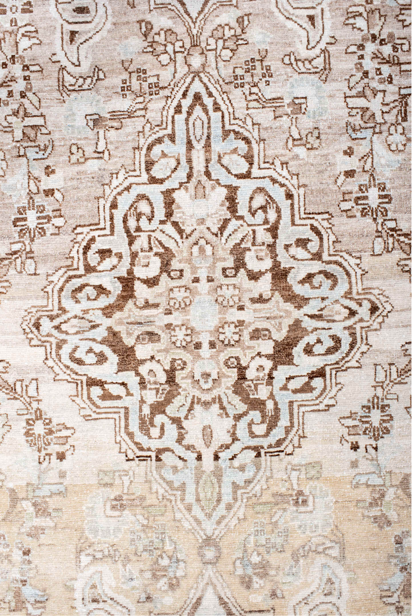 4' x 6' one-of-a-kind handmade vintage Sarouk small size rug. Color palette: antiquewhite, brown, gainsboro, gray