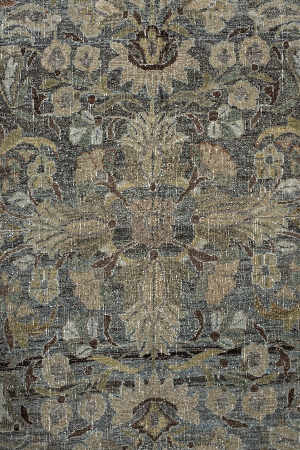 8' x 13' one-of-a-kind handmade vintage Bidjar large size rug. Color palette: gray, black, light gray, off-white, dark gray