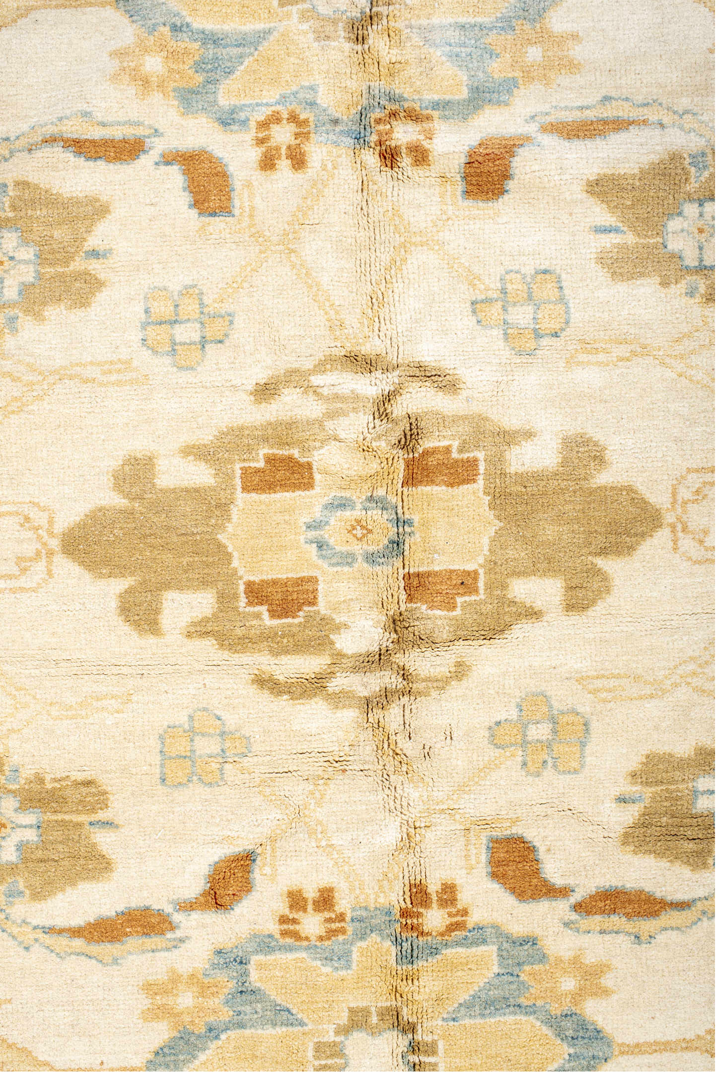 11' x 17' one-of-a-kind handmade vintage Sultanabad oversize rug. Color palette: antiquewhite, bisque, blanched almond