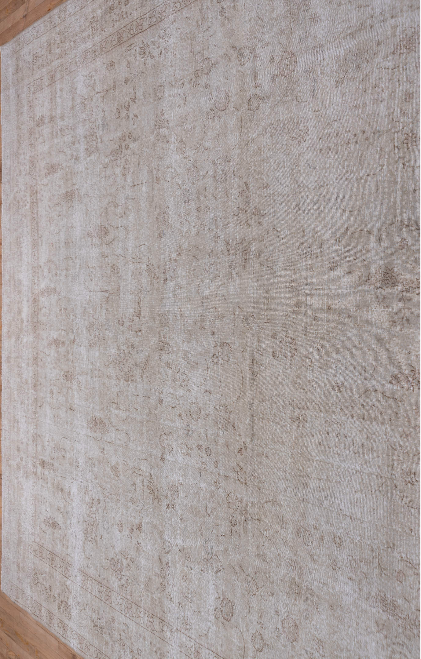 9' x 13' one-of-a-kind handmade vintage Sivas large size rug. Color palette: dark gray, gray, light gray, off-white, pink