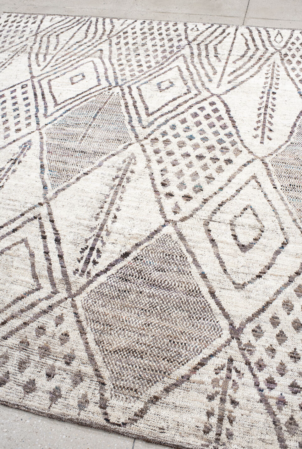 8' x 9' one-of-a-kind handmade vintage Tulu rug. Color palette: black, dark gray, gainsboro, gray, light gray, linen