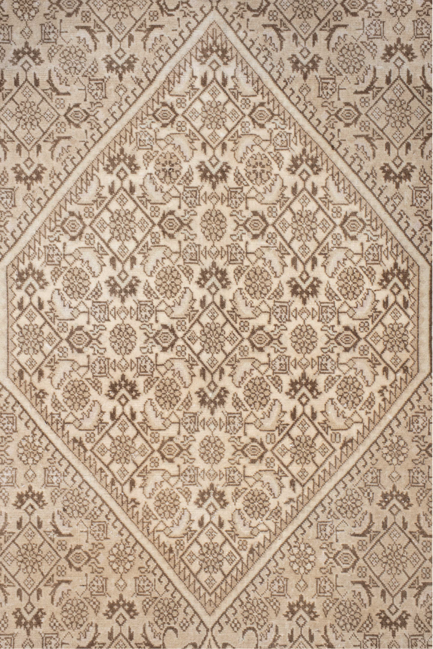 8' x 10' one-of-a-kind handmade vintage Bidjar large size rug. Color palette: off-white, gray, brown, orange, pink