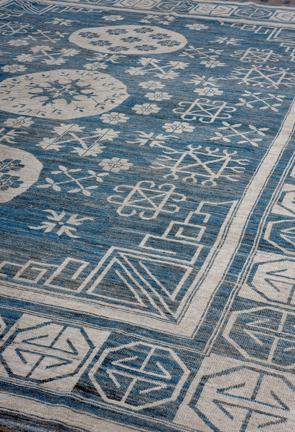 12' x 15' one-of-a-kind handmade vintage Oushak oversize rug. Color palette: black, blue, dark gray, fiord, gainsboro, gray
