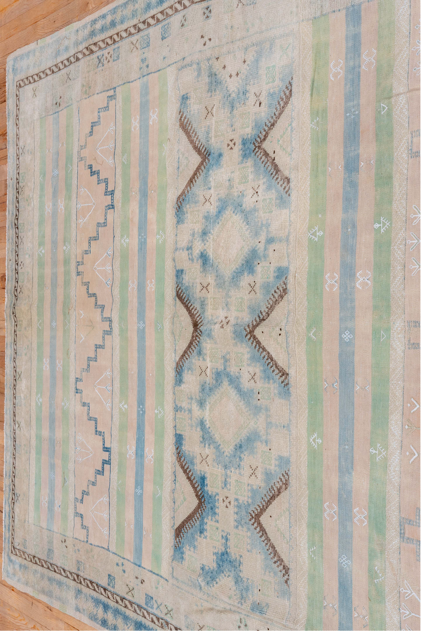 6' x 9' one-of-a-kind handmade vintage Moroccan medium size rug. Color palette: dark gray, dim gray, gray, light gray