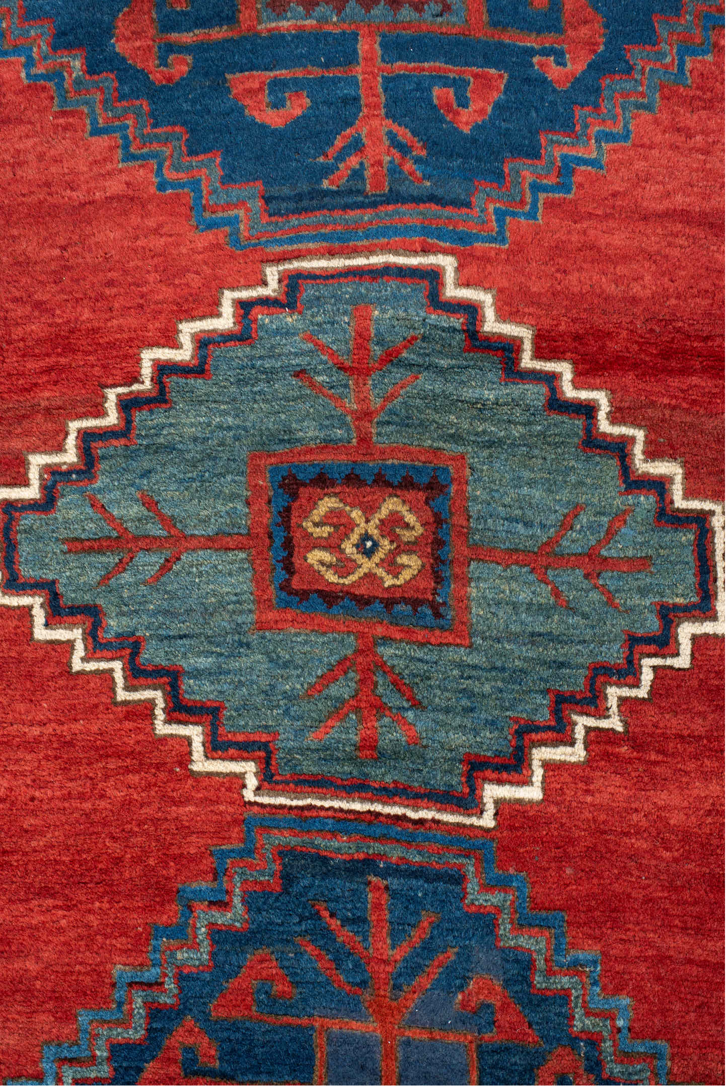 4' x 6' one-of-a-kind handmade vintage Kazak small size rug. Color palette: antiquewhite, black, blanched almond, blue