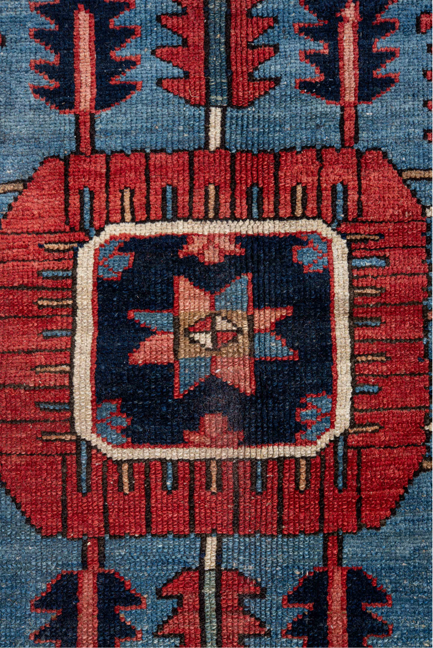 11' x 14' one-of-a-kind handmade vintage Serapi oversize rug. Color palette: antiquewhite, arapawa, black, blanched almond