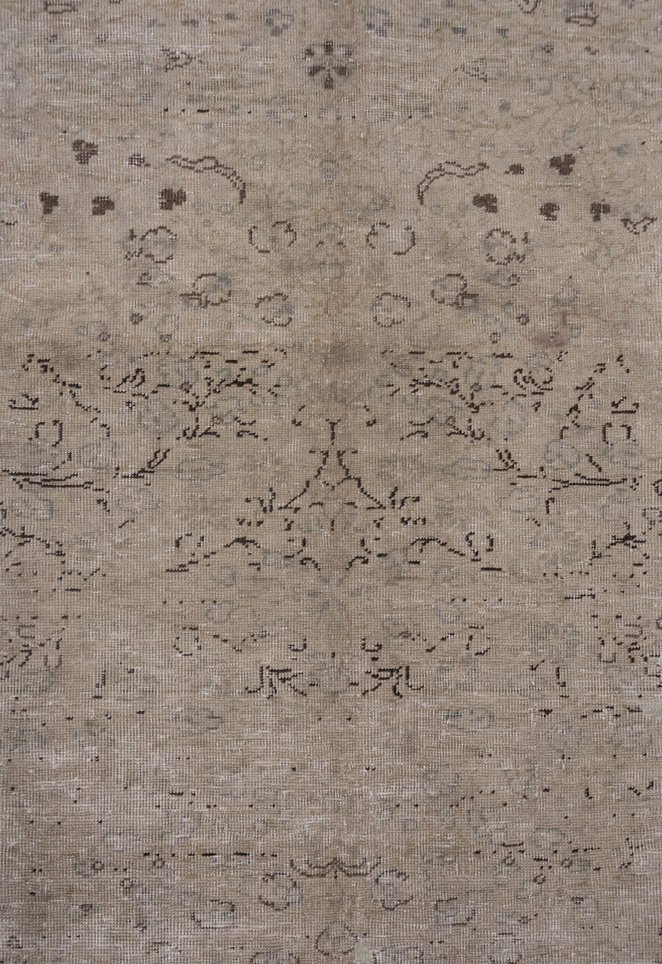 6' x 9' one-of-a-kind handmade vintage Sivas medium size rug. Color palette: black, brown, gray, light gray, off-white, pink