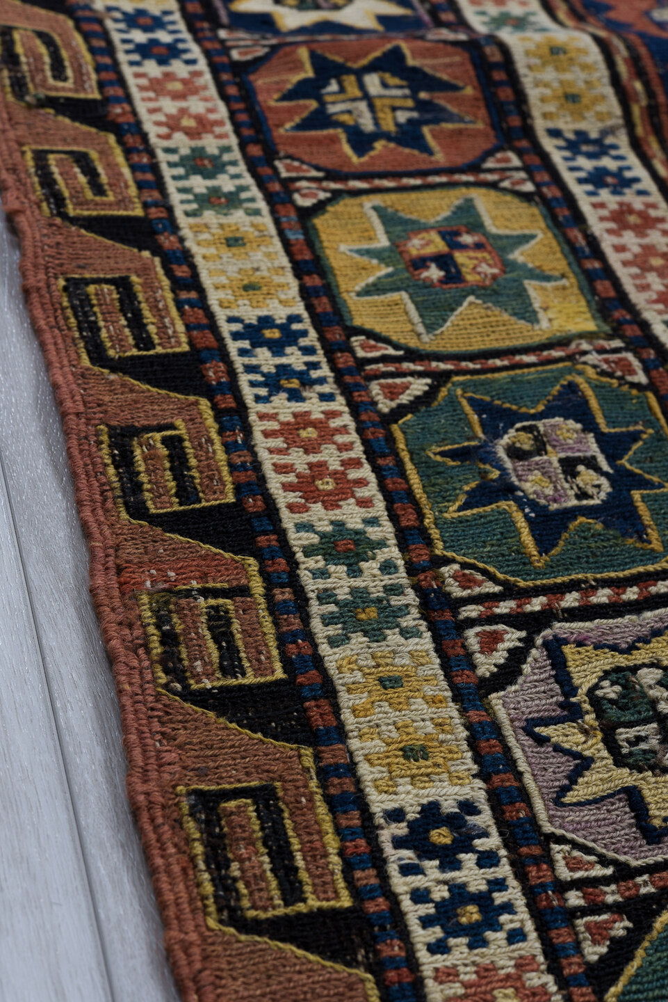 5' x 9' one-of-a-kind handmade vintage Sumak medium size rug. Color palette: gray, brown, light gray, off-white, blue, red