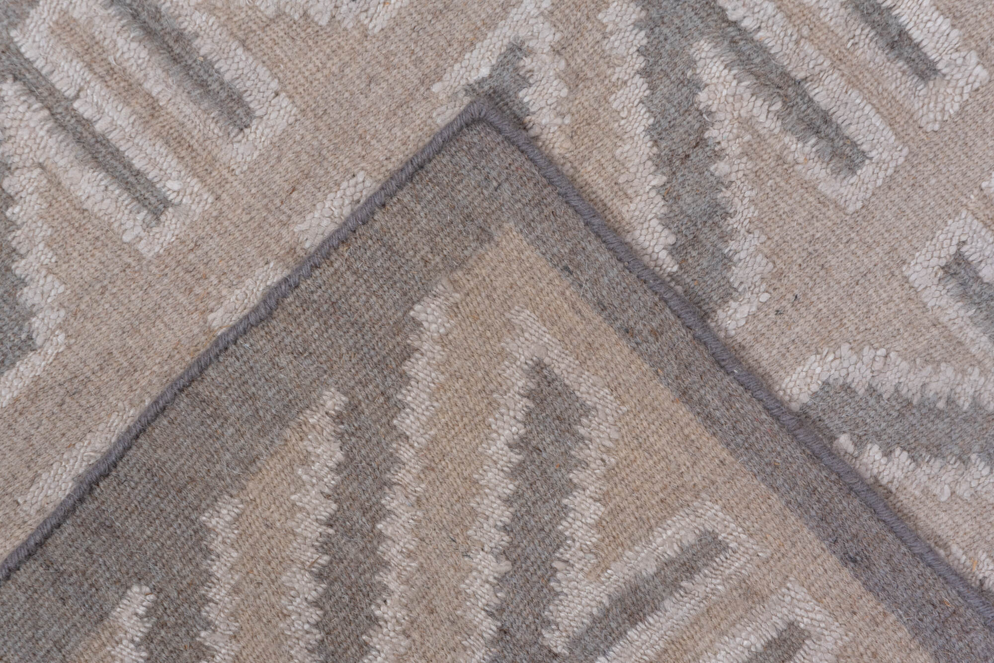 4' x 6' one-of-a-kind handmade vintage Kilim small size rug. Color palette: gainsboro, gray, light gray, off-white, pink